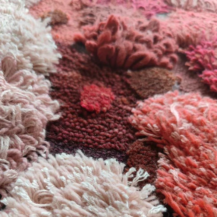 Rose motif wool rug AM070