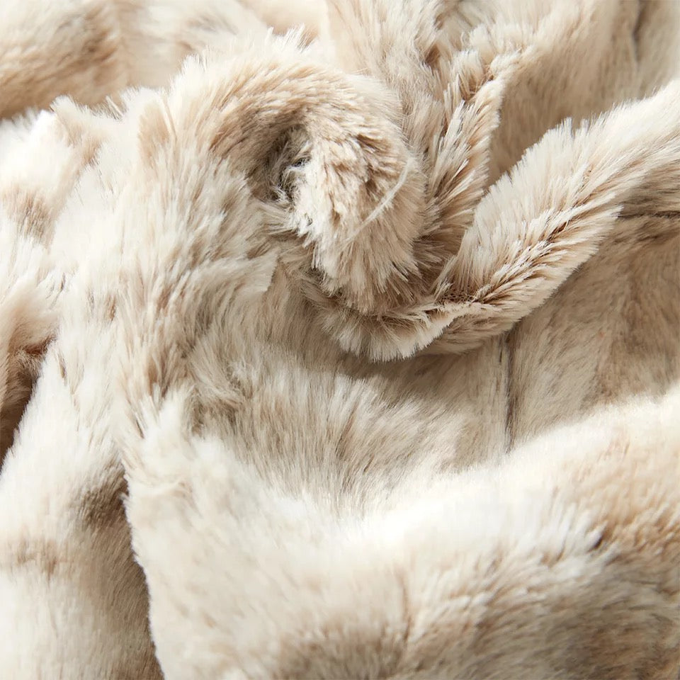 白色豹纹设计毛毯